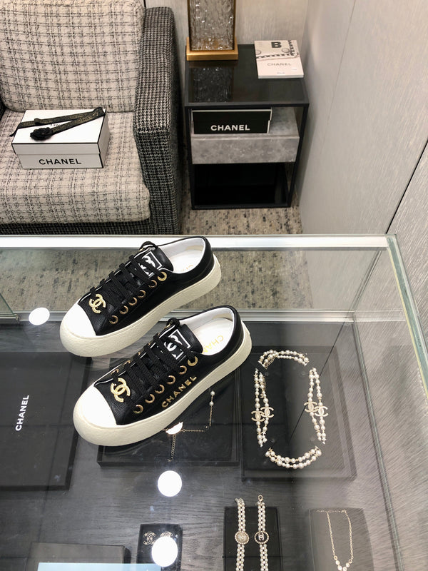 CASUAL SNEAKER IN BLACK LAMBSKIN WITH GOLD LOGO