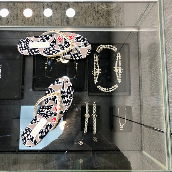 THONG SLIDE IN COLORFUL FLORAL FABRIC