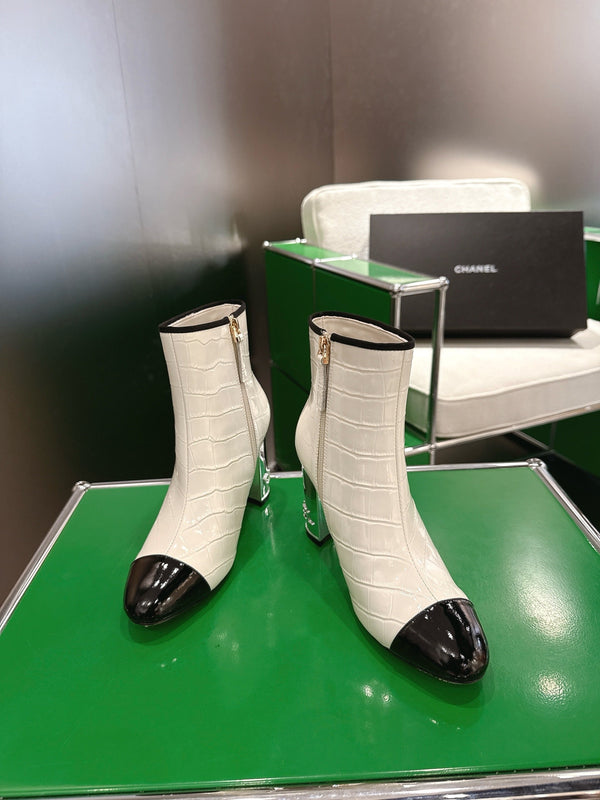 Chanel 2025𝐒𝐒 High Heeled Ankle Boots Cream and Black Glossy Leather 507546