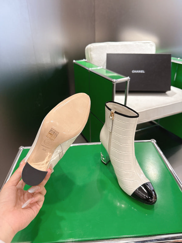 Chanel 2025𝐒𝐒 High Heeled Ankle Boots Cream and Black Glossy Leather 507546