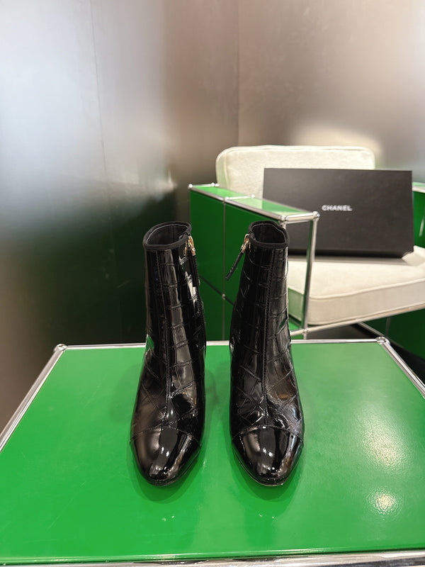 Chanel 2025𝐒𝐒 High Heeled Ankle Boots Black Glossy Leather 507547
