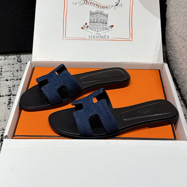 Sandalo HM 25 Oran in pelle di vitello nera e denim blu scuro