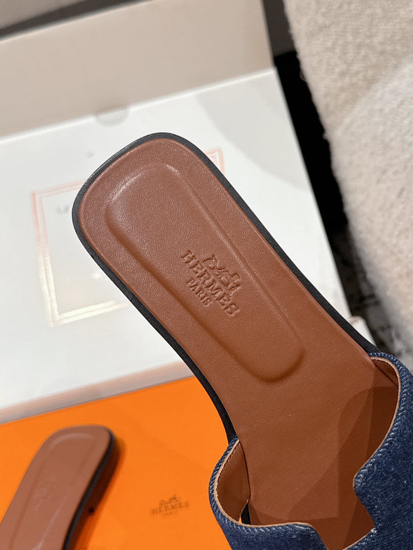 Sandalo HM 25 Oran in pelle di vitello marrone e denim blu scuro