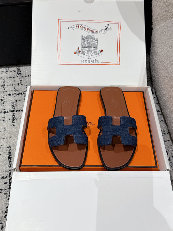 Sandalo HM 25 Oran in pelle di vitello marrone e denim blu scuro