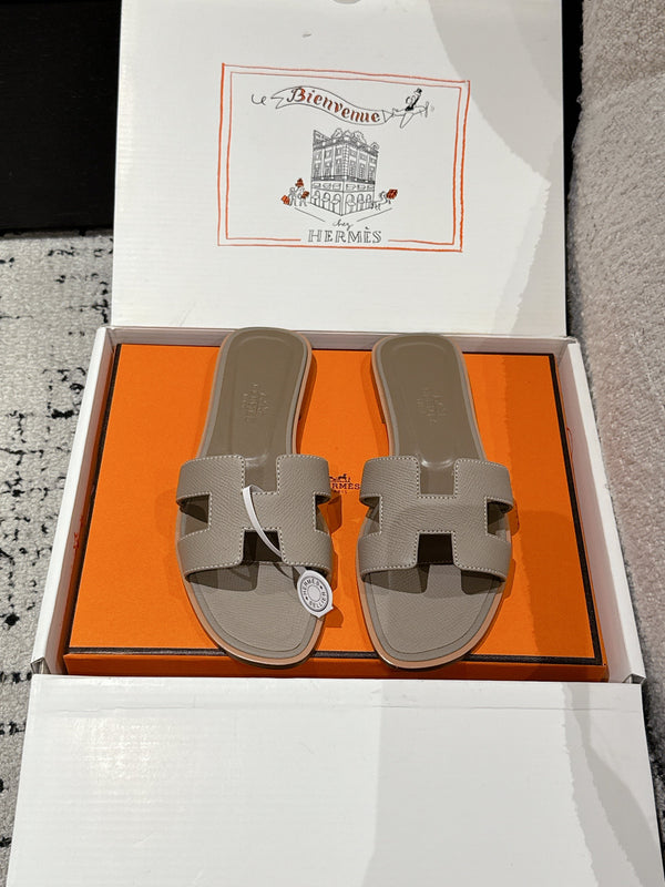 HM 25 Oran Sandal Etoupe Epsom Calfskin