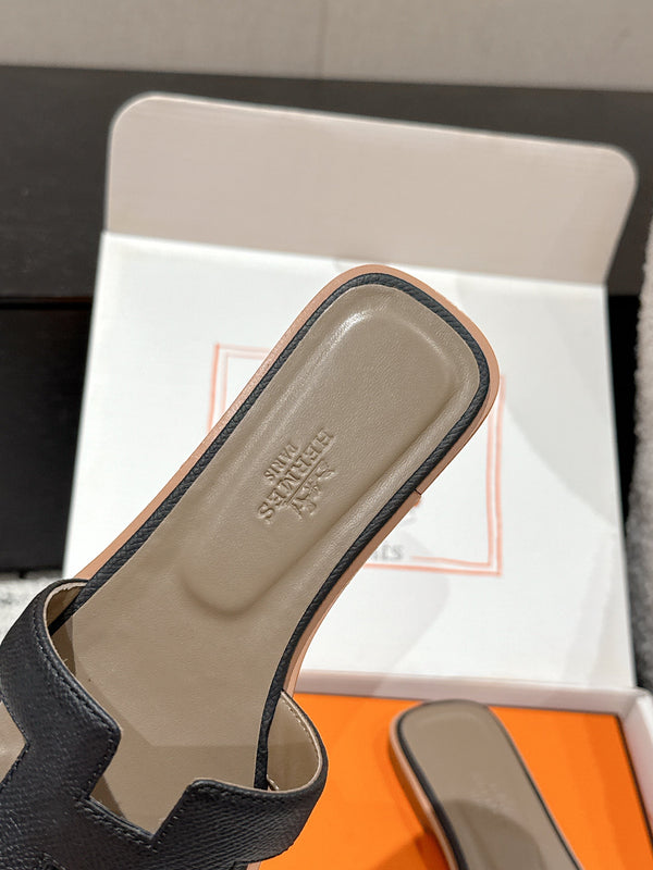 Sandalo Oran HM 25 Pelle di vitello Epsom Etoupe nera