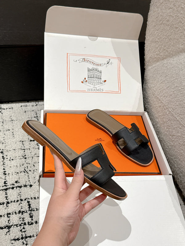 Sandalo Oran HM 25 Pelle di vitello Epsom Etoupe nera