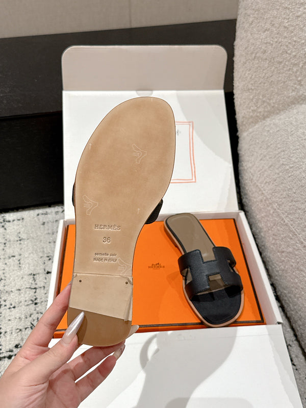 Sandalo Oran HM 25 Pelle di vitello Epsom Etoupe nera