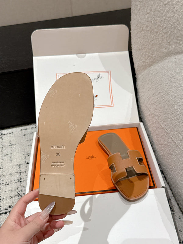 HM 25 Oran Sandal Gold Epsom Etoupe Calfskin