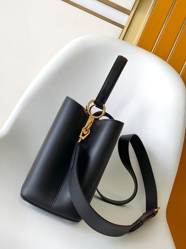 CAPUCINES GM 33CM BLACK GOLD TAURILLON LEATHER 252021