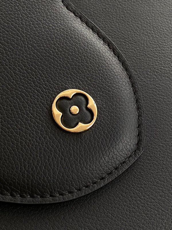 CAPUCINES GM 33CM BLACK GOLD TAURILLON LEATHER 252021