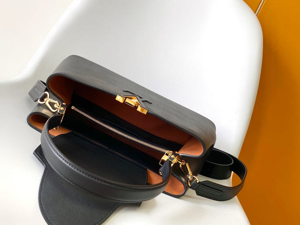 CAPUCINES GM 33CM BLACK GOLD TAURILLON LEATHER 252021