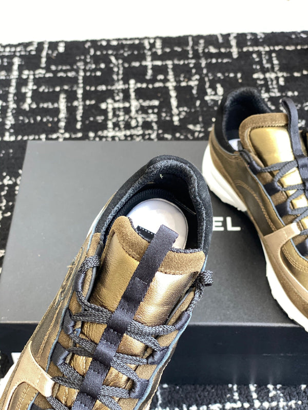 CC 25 Sneaker Gold Suede Sheepskin 352724