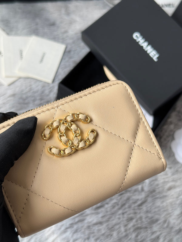 CC 19 Quilted Zipper Coin Purse Beige Gold-Tone Sheepskin 242798