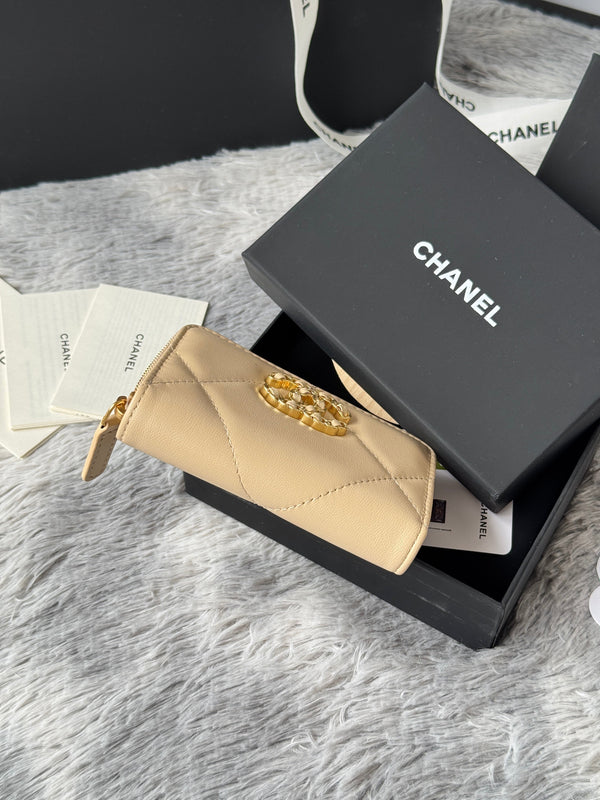 CC 19 Quilted Zipper Coin Purse Beige Gold-Tone Sheepskin 242798