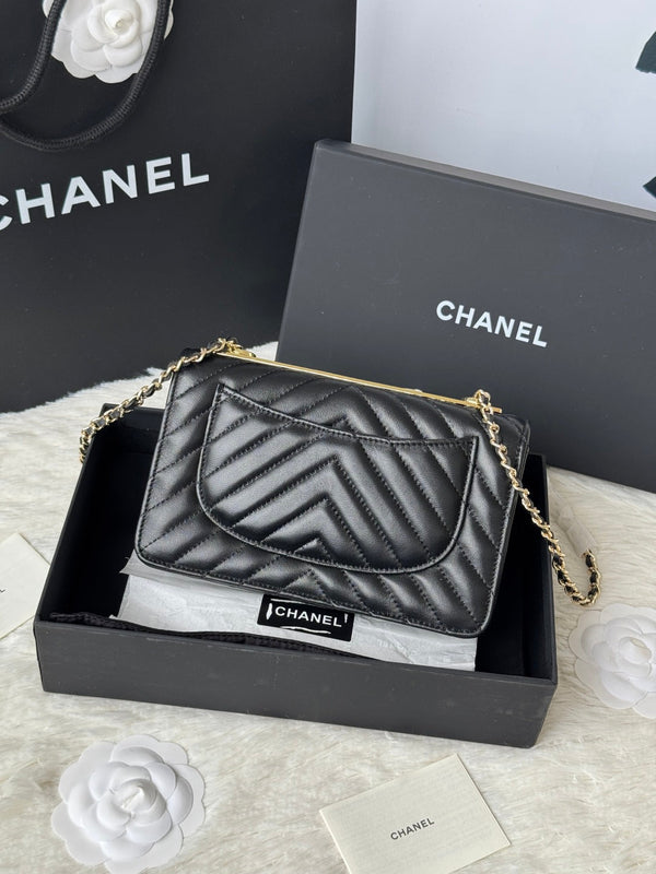 CC 2025 Woc 19cm Bag Black Gold Lambskin 299732