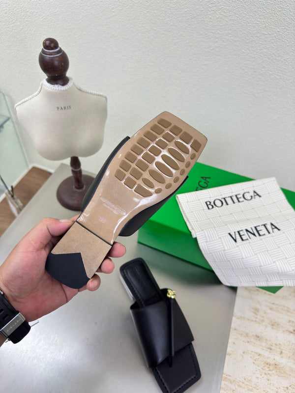 BV 25s Solstice Flat Thong Calfskin GHW