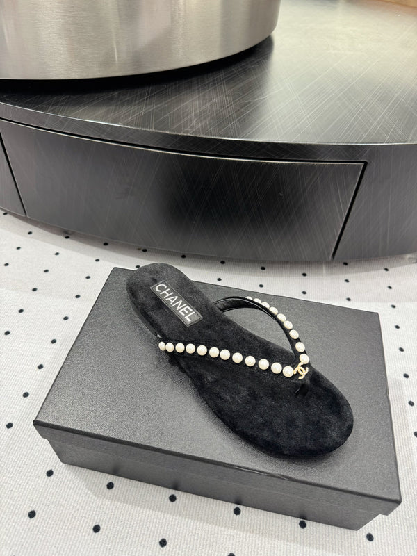 CC Thong Slippers Black Velet Pearl