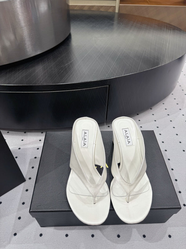 Alaia 25 Cube Thong Mules White Sheepskin 296089