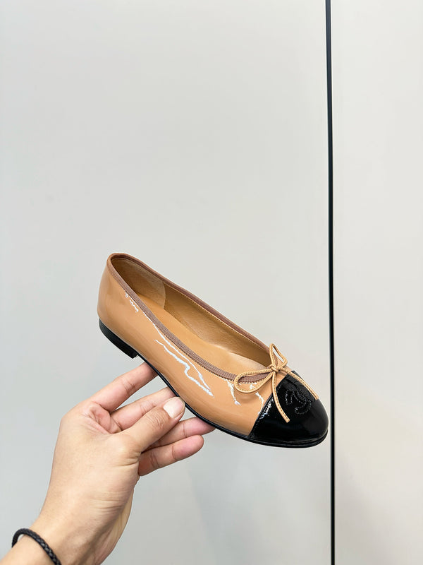 Chanel 25 Ballet Flat Tan Black Patent Leather 469255