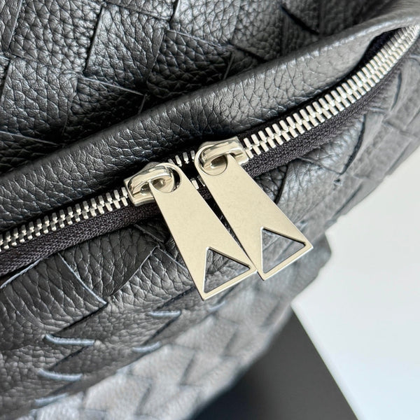 BV 25 Backpack Black Intrecciato Grained Leather