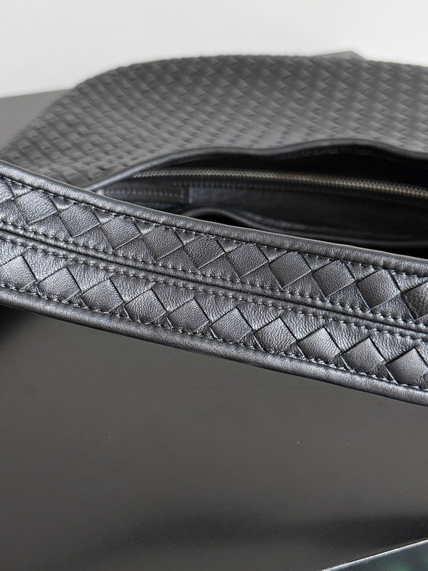 BV 25s Veneto Bag 38cm Black Calfskin Hardware