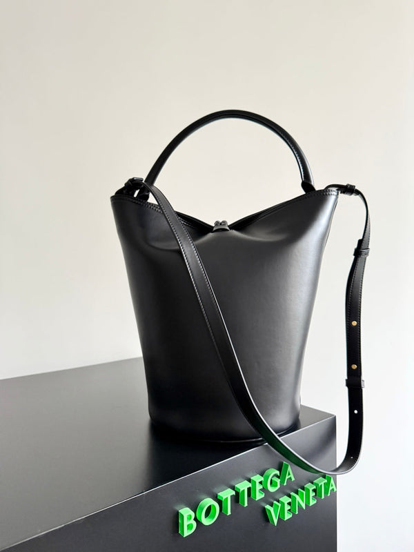 BV 25S Medium Liberta 30cm Black Calfskin GHW