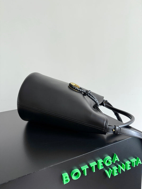 BV 25S Medium Liberta 30cm Black Calfskin GHW