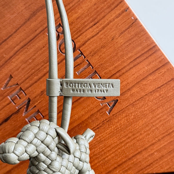 BV 25 Puppy Charm Grey leather