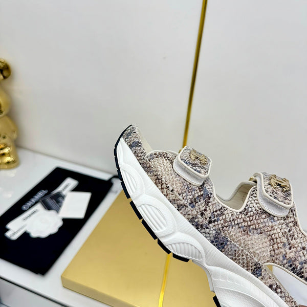 CC 25 Sandals Mutilcolor Pearlescent Sheepskin 312942