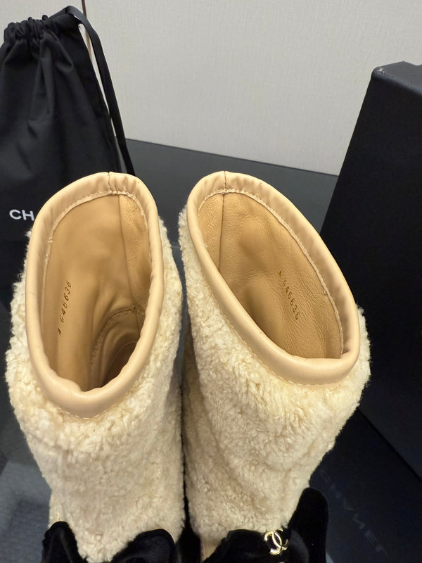 CC platform snow boots beige sheepskin and wool