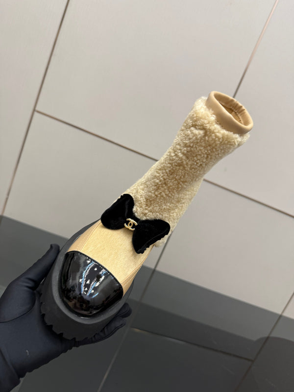 CC platform snow boots beige sheepskin and wool