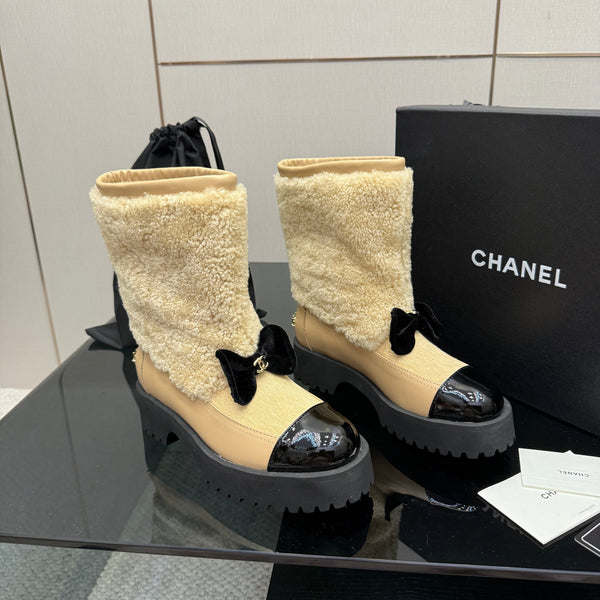CC platform snow boots beige sheepskin and wool