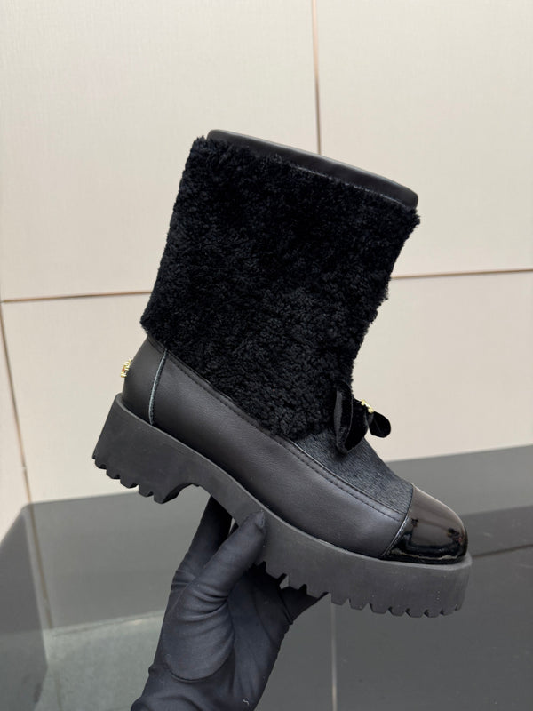 CC platform snow boots black sheepskin and wool 532189