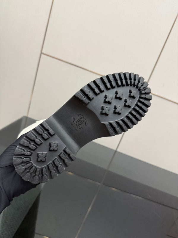 CC knee-high boots white black sheepskin and wool 532190