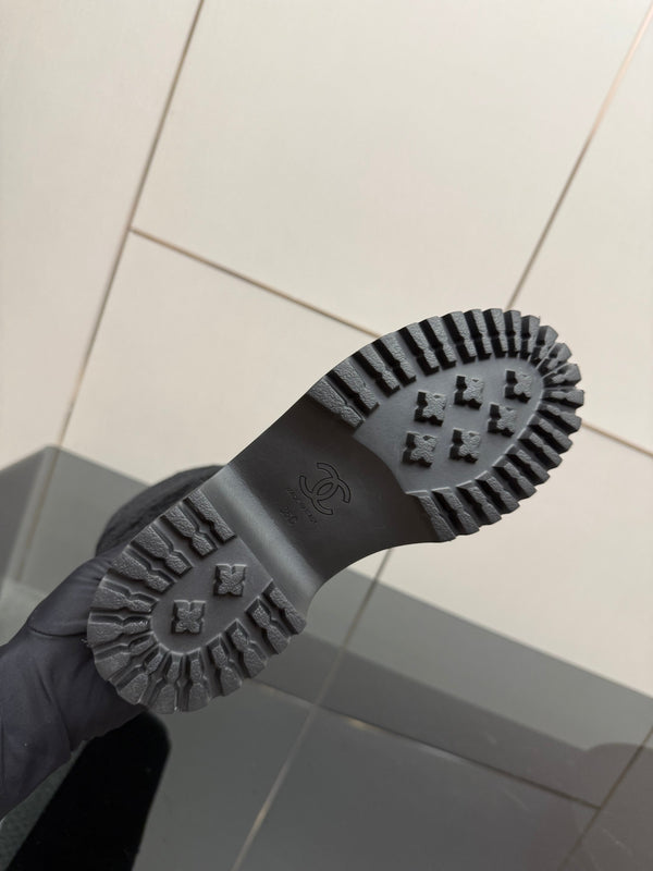 CC knee-high boots black sheepskin and wool 532192