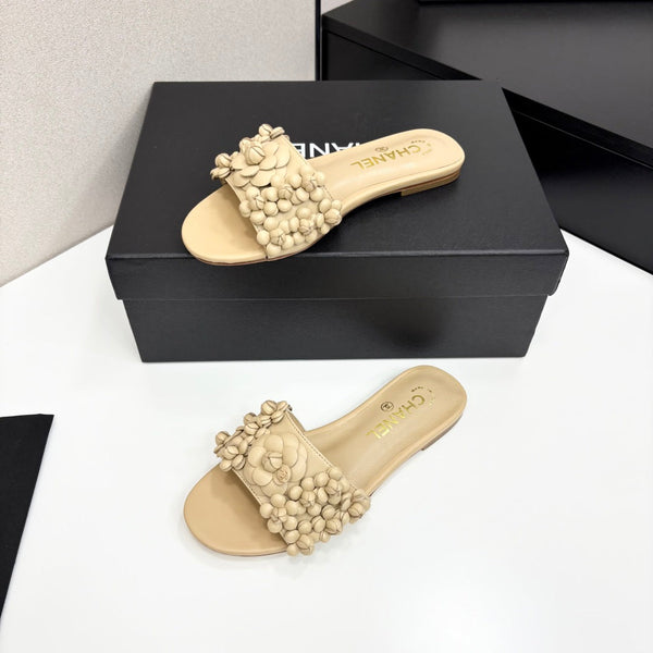 CC 25C Mules Flower Beige Calfskin