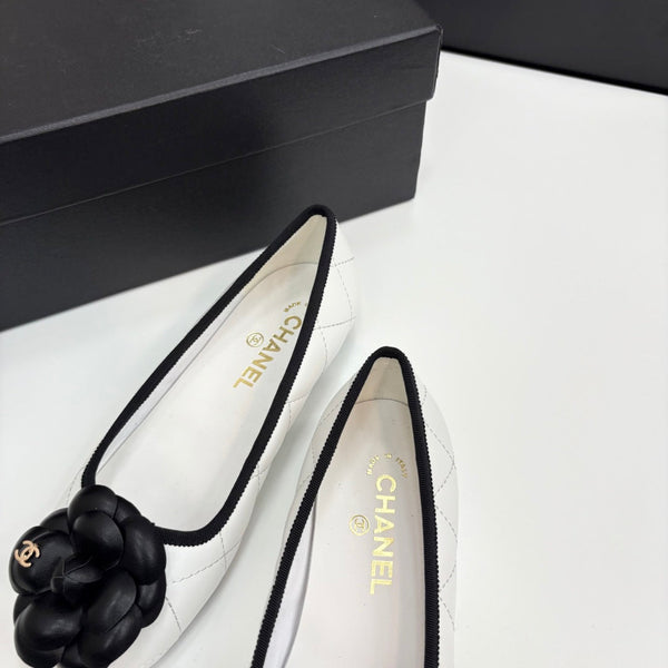 CC 25 Ballet Flat Flower White Quilted Calfskin
