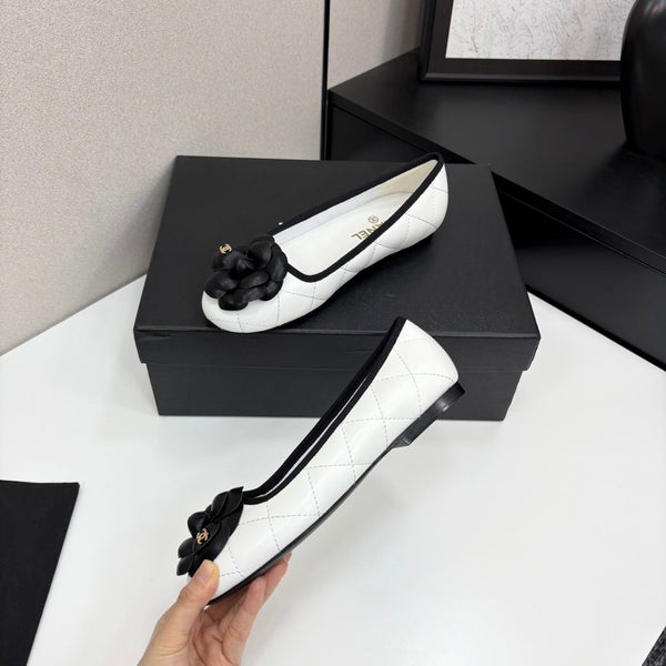CC 25 Ballet Flat Flower White Quilted Calfskin