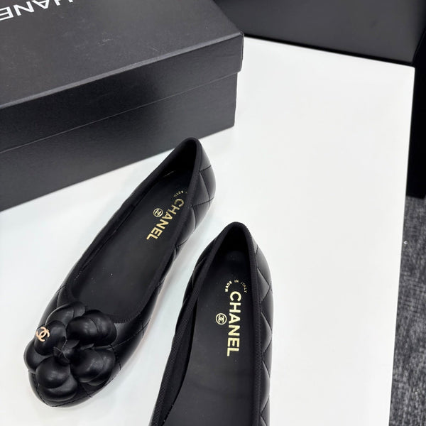 CC 25 Ballet Flat Flower Black Quilted Calfskin