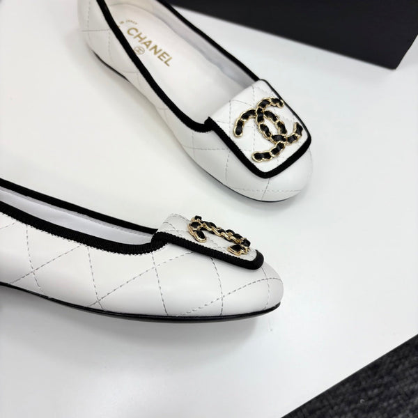 CC 25 Ballet Flat Large Logo White Quilted Calfskin