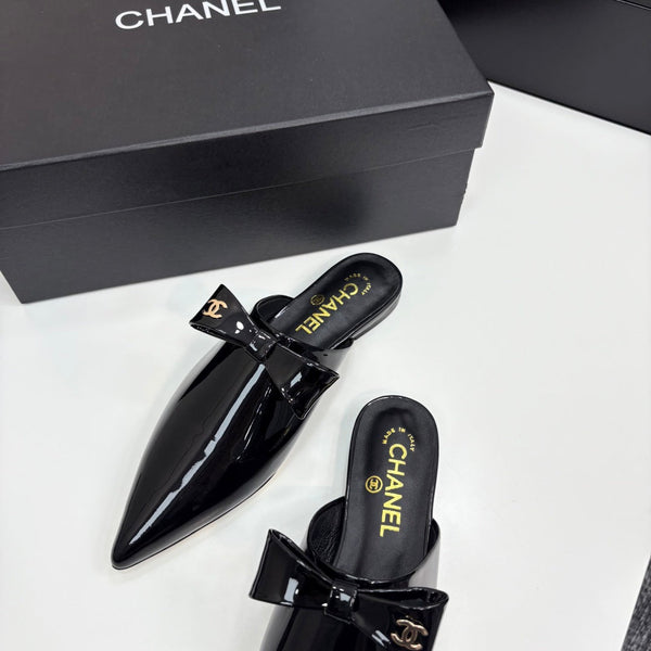 CC 25 Point-Toe Flat Mule Black Patent Calfskin 352472