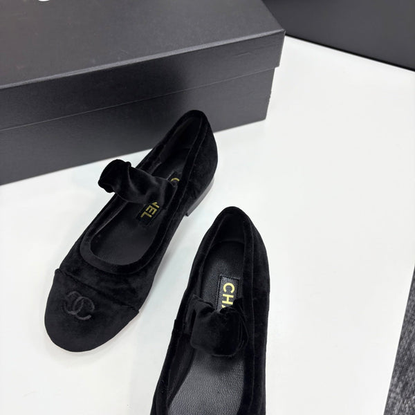 CC 25 Mary Janes In Black Velvet And Sheepskin 352463