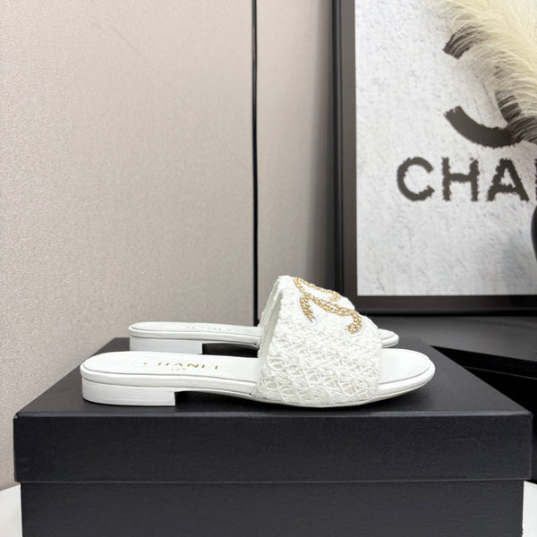 CC 25 Doubble Chain Embroidered Slippers White Fabric And Sheepskin 352492