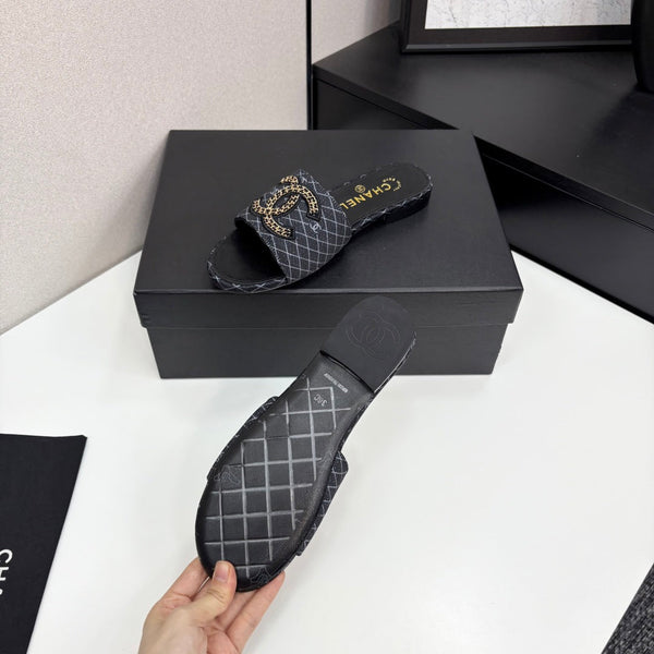 CC 25 Doubble Chain Embroidered Slippers Black Fabric 352495