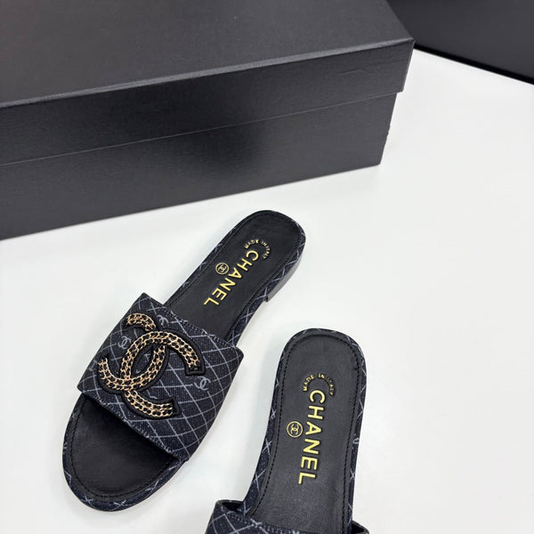 CC 25 Doubble Chain Embroidered Slippers Black Fabric 352495