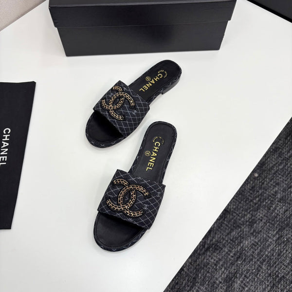CC 25 Doubble Chain Embroidered Slippers Black Fabric 352495