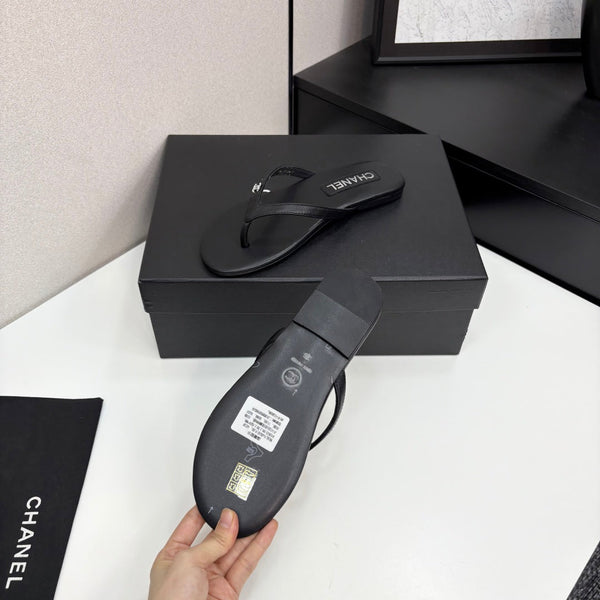 CC Crystal Logo Thong Sandal Black Sheepskin 352475