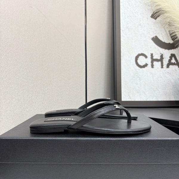 CC Crystal Logo Thong Sandal Black Sheepskin 352475