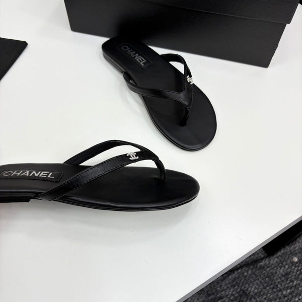 CC Crystal Logo Thong Sandal Black Sheepskin 352475